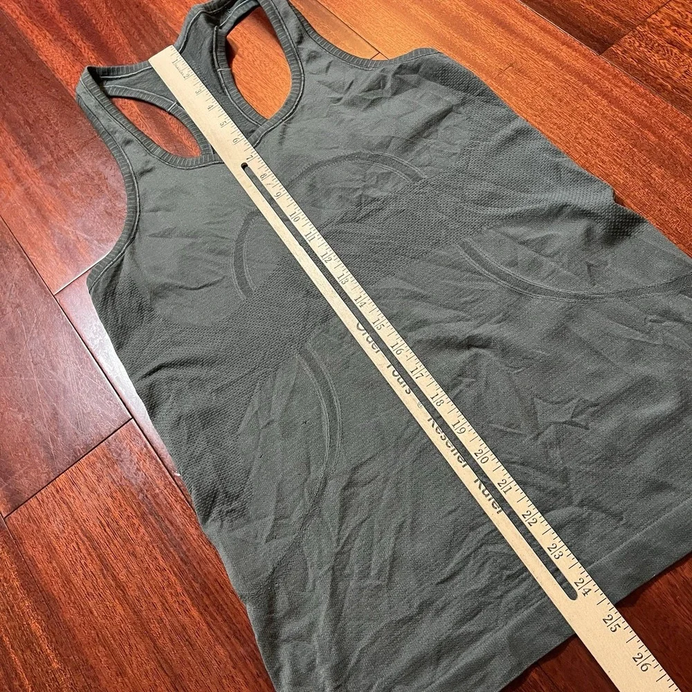 Lululemon Swiftly Tech Racerback Tank Top 2.0 Green Size 8 Athletic Running *
